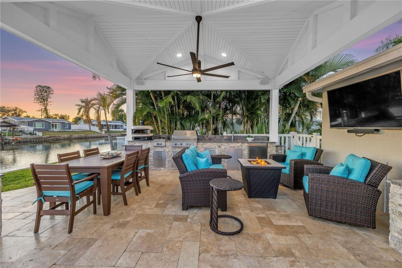 5166 Horseshoe Place Ne, Saint Petersburg, FL 33703 Photo