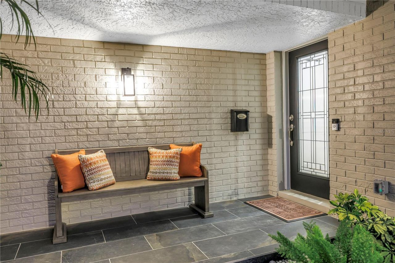 5166 Horseshoe Place Ne, Saint Petersburg, FL 33703 Photo