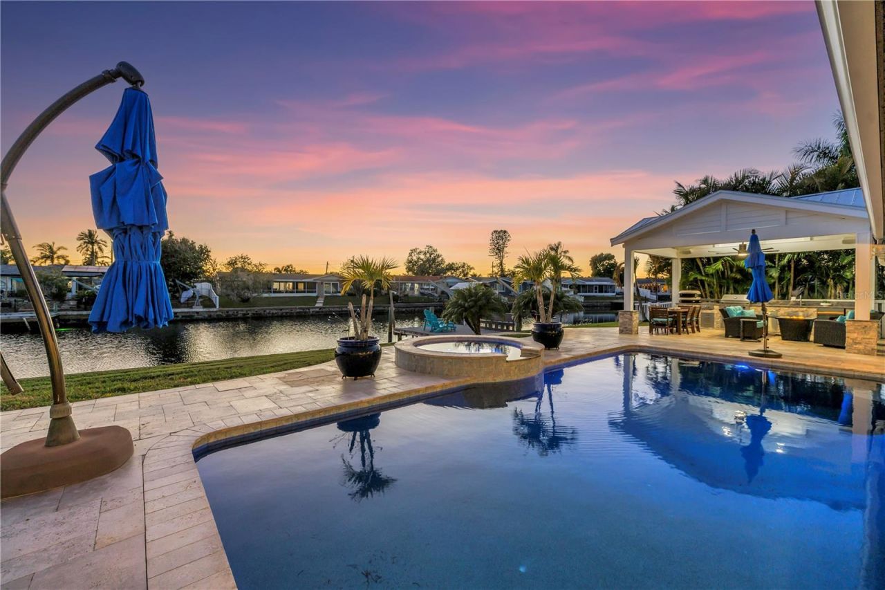 5166 Horseshoe Place Ne, Saint Petersburg, FL 33703 Photo