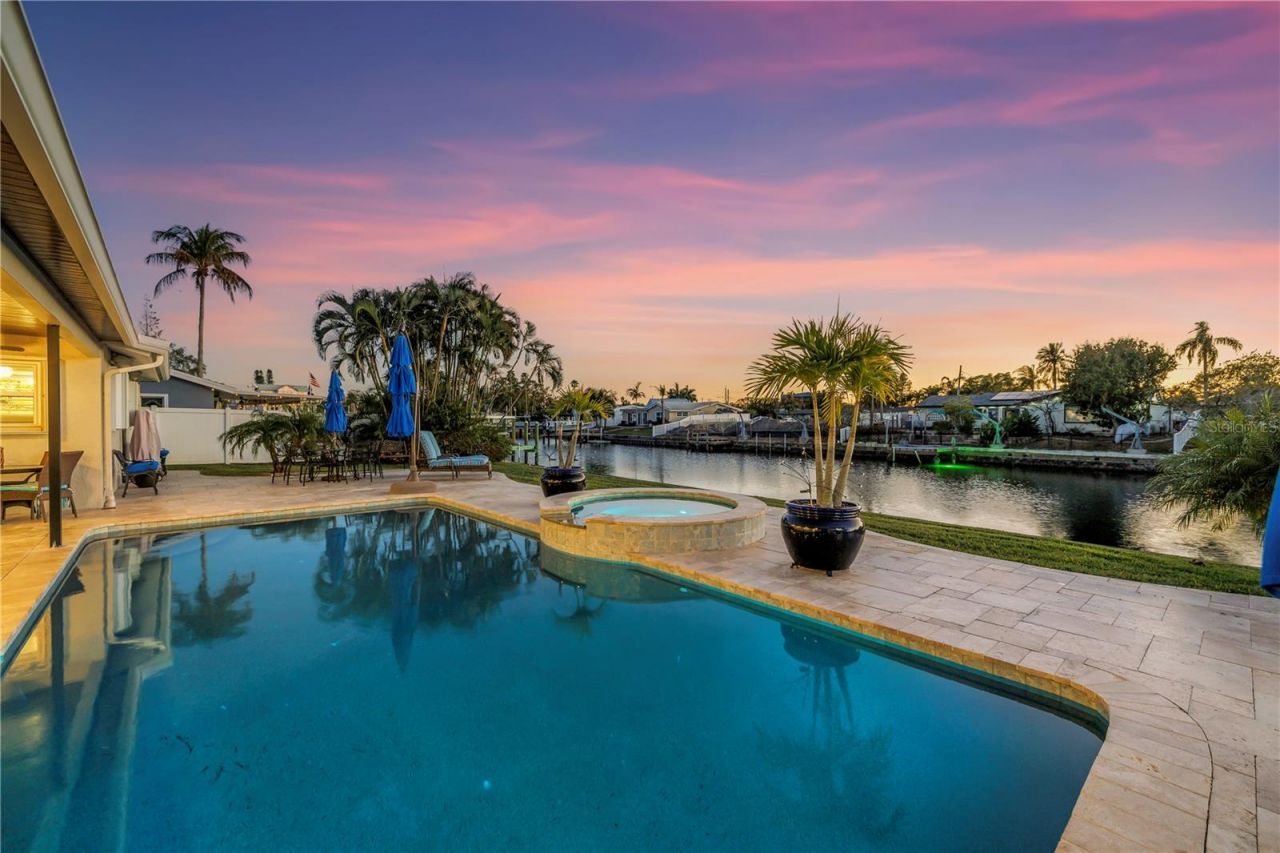 5166 Horseshoe Place Ne, Saint Petersburg, FL 33703 Photo