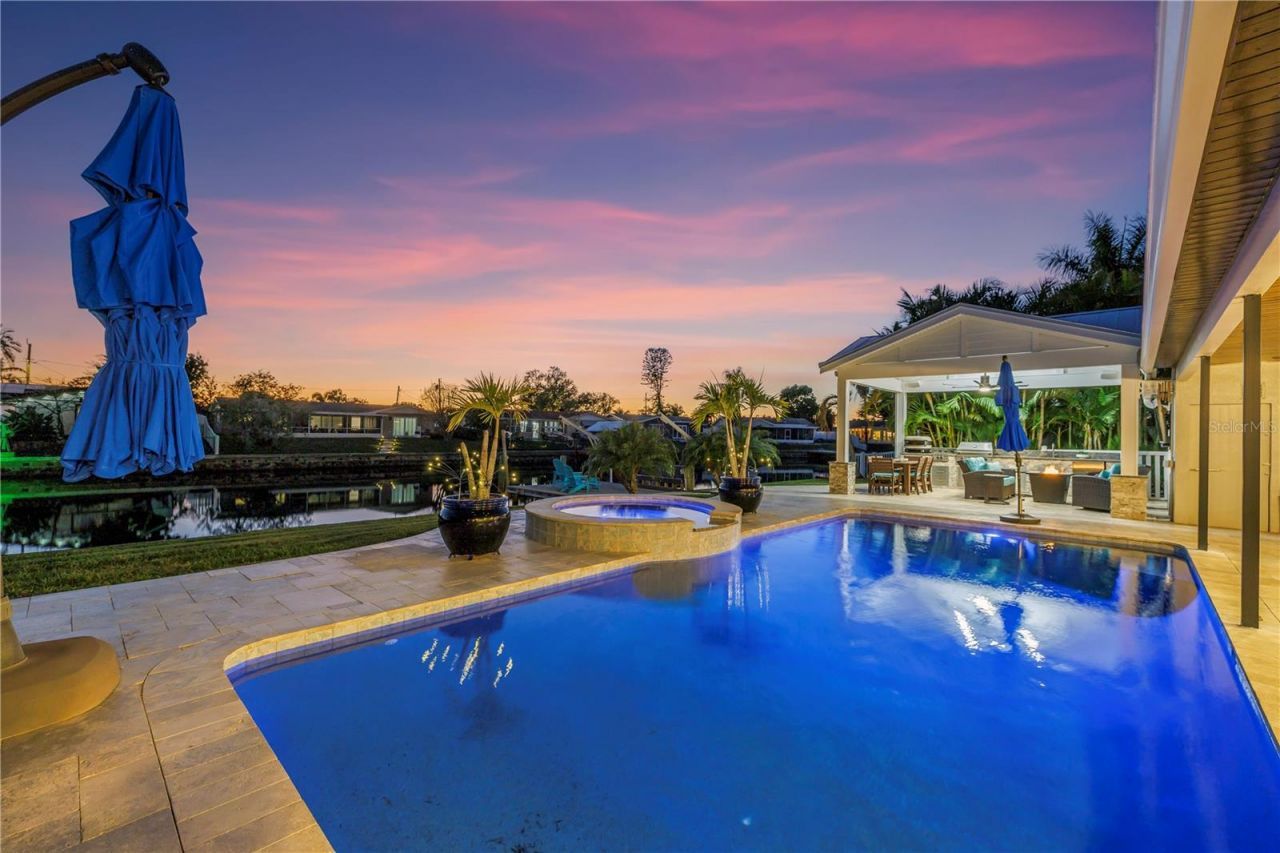 5166 Horseshoe Place Ne, Saint Petersburg, FL 33703 Photo