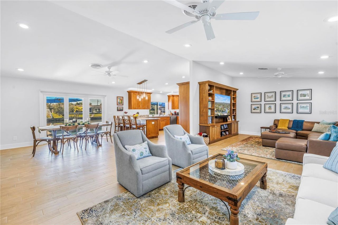 5166 Horseshoe Place Ne, Saint Petersburg, FL 33703 Photo