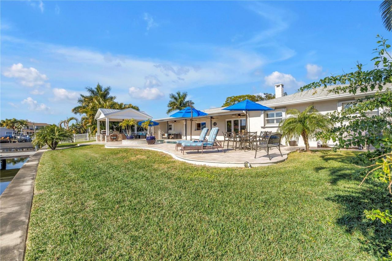 5166 Horseshoe Place Ne, Saint Petersburg, FL 33703 Photo