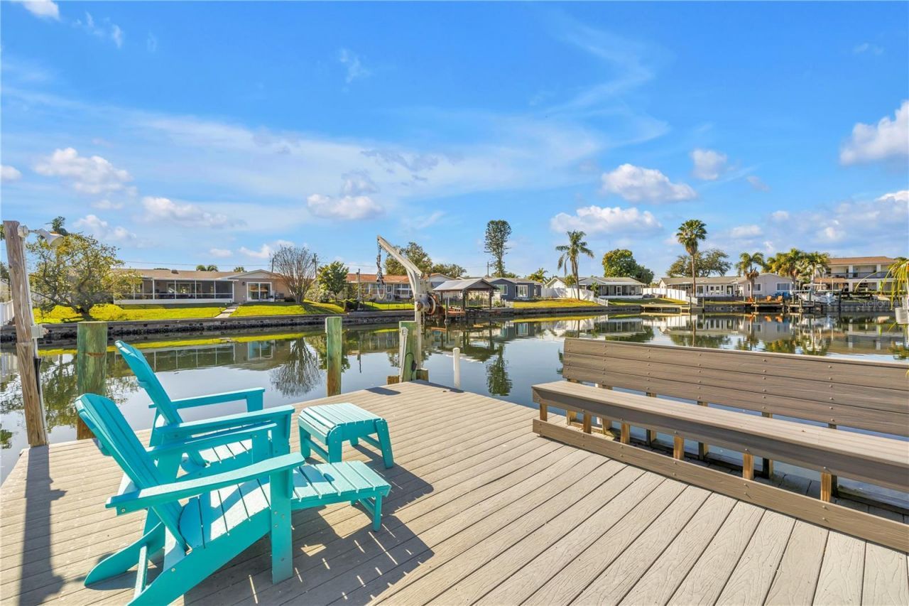 5166 Horseshoe Place Ne, Saint Petersburg, FL 33703 Photo