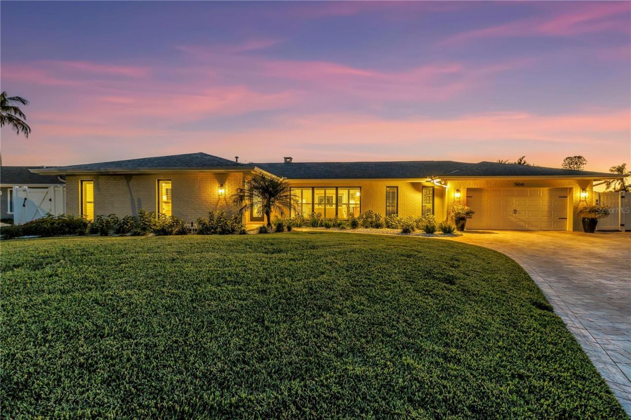 5166 Horseshoe Place Ne, Saint Petersburg, FL 33703 Photo