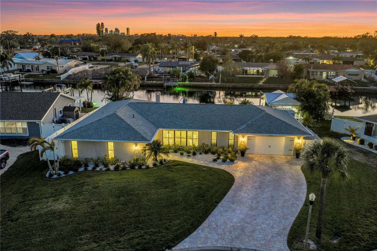 5166 Horseshoe Place Ne, Saint Petersburg, FL 33703 Photo