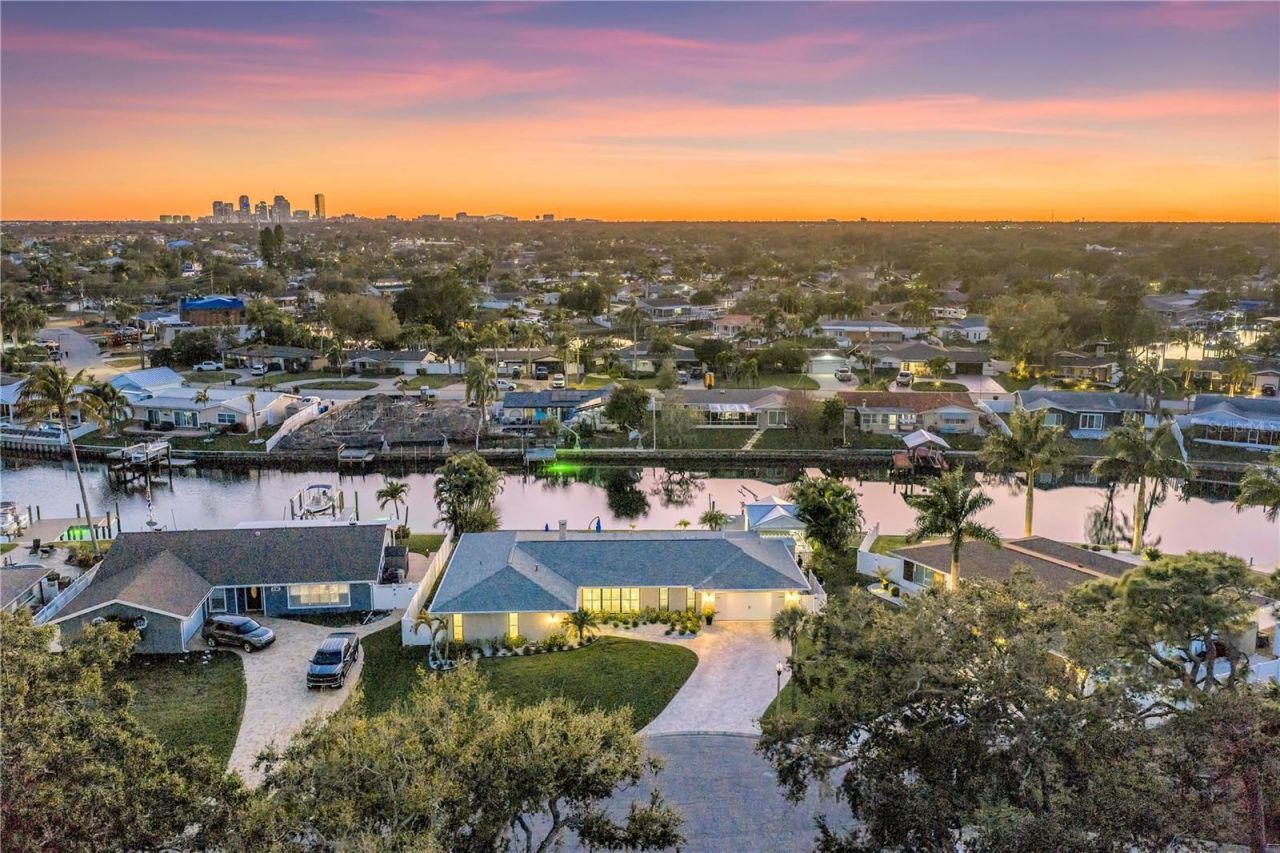 5166 Horseshoe Place Ne, Saint Petersburg, FL 33703 Photo