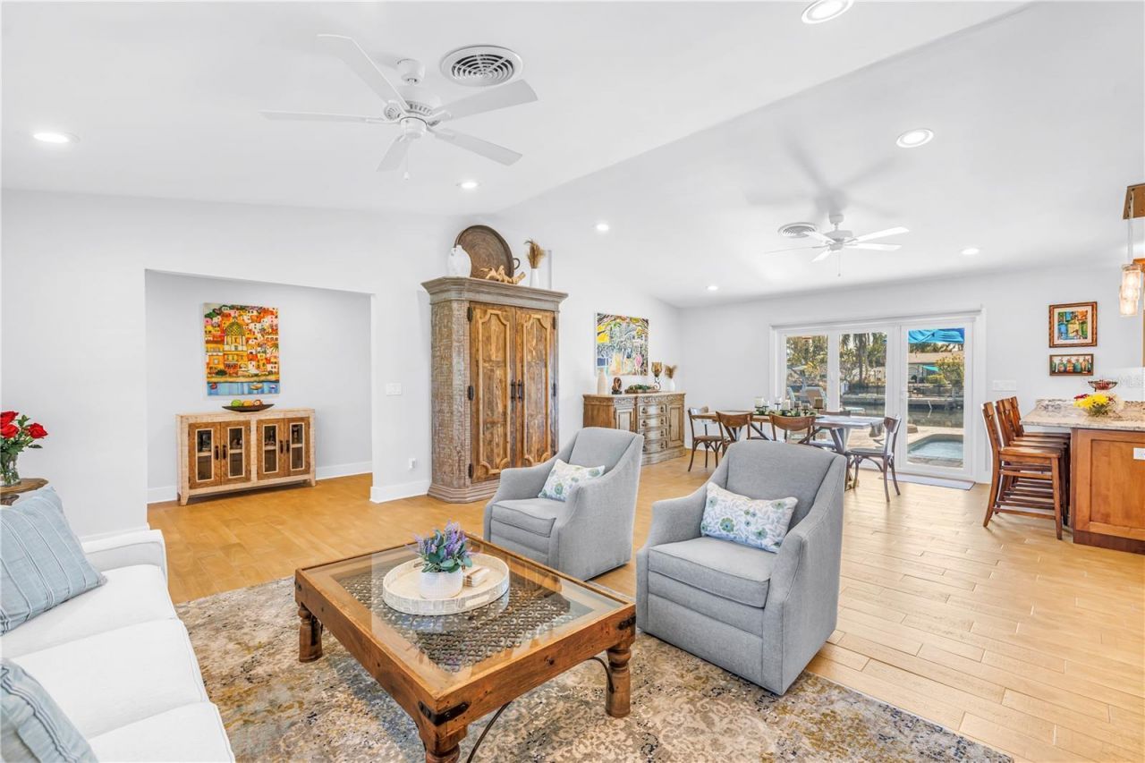 5166 Horseshoe Place Ne, Saint Petersburg, FL 33703 Photo