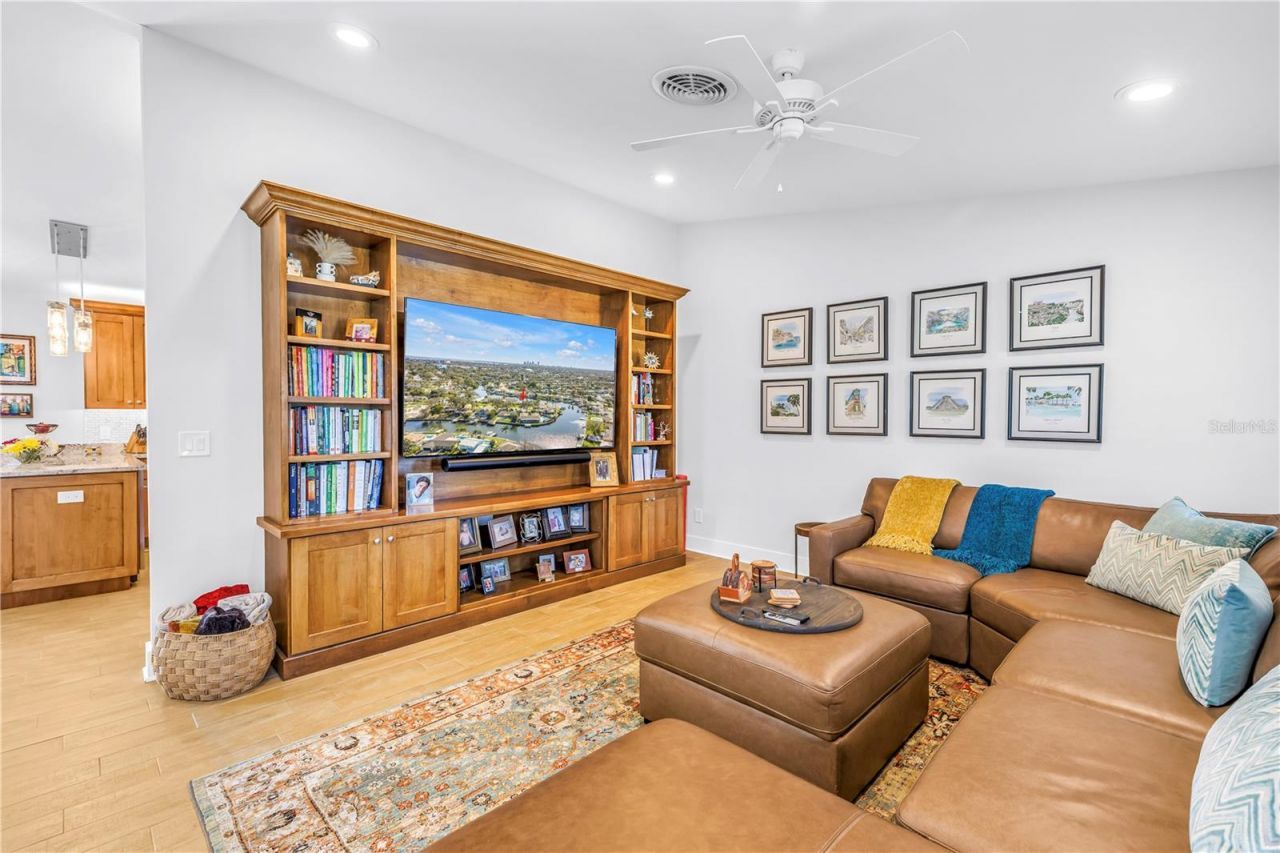 5166 Horseshoe Place Ne, Saint Petersburg, FL 33703 Photo