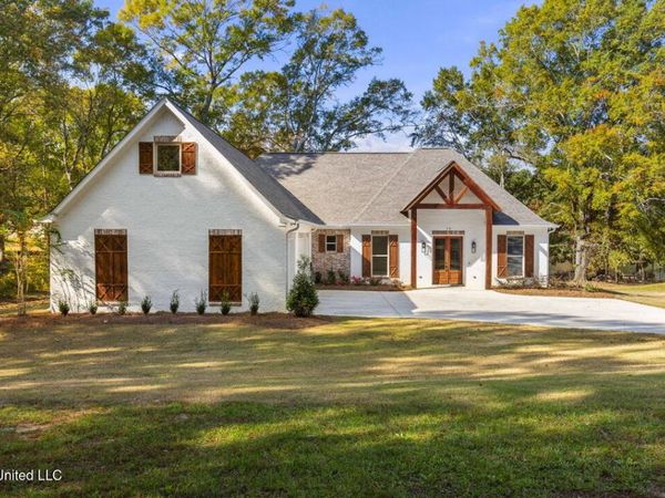 136 Trails End, Flora, MS 39071