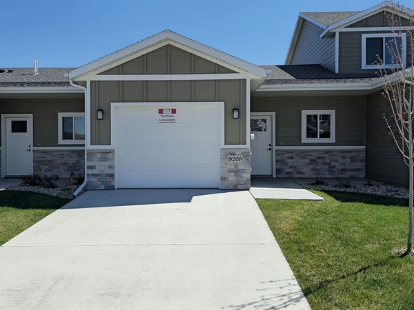 9209 W Ark Pl, Sioux Falls, SD 57106