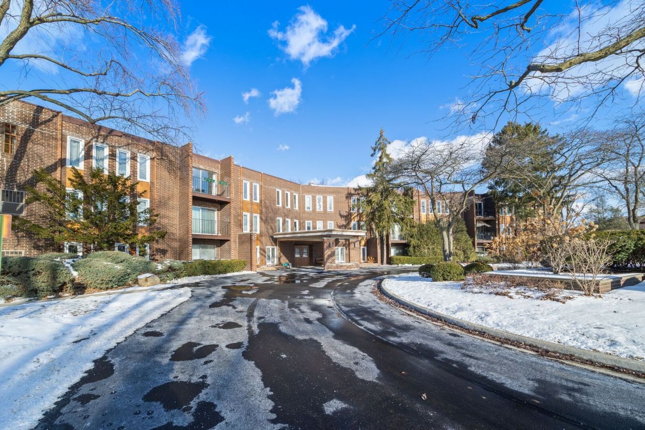 Please Call For Address, Unit 347, Wheeling, IL 60090 Main Photo