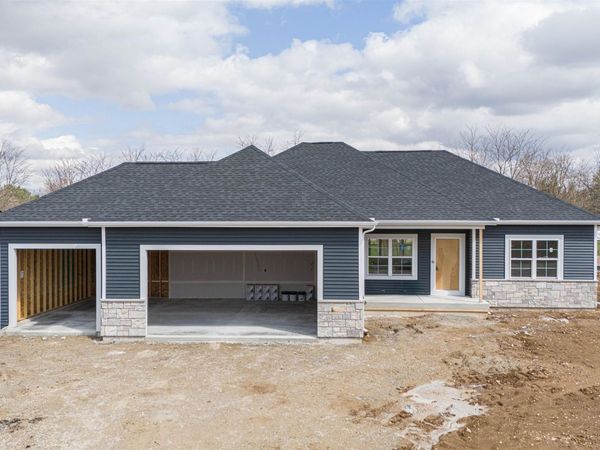 3740 N Woodbury Lane, Janesville, WI 53545