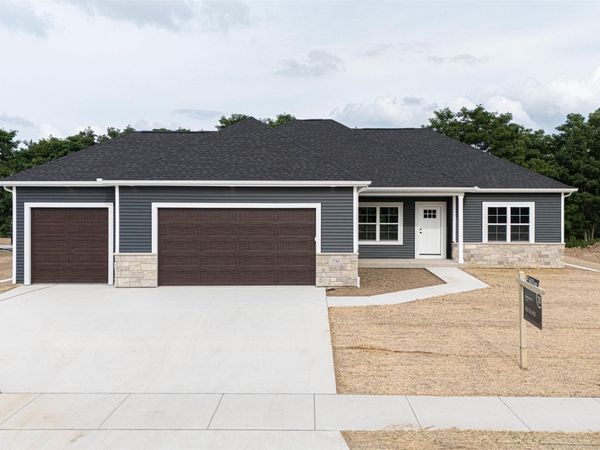 3740 N Woodbury Lane, Janesville, WI 53545