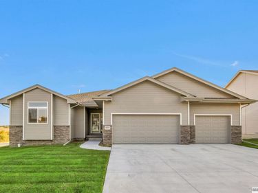 12038 S 45th Avenue , Papillion, NE 68133
