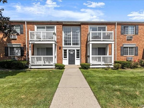 2425 Torquay Avenue, Royal Oak, MI 48073