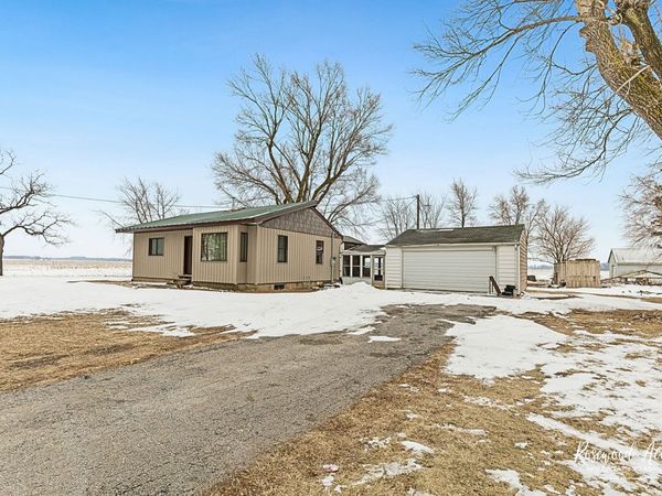 2373 E 3300 N Road, St. Anne, IL 60964