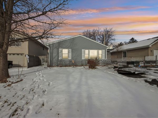 410 W Riverside Drive, Lakemoor, IL 60051