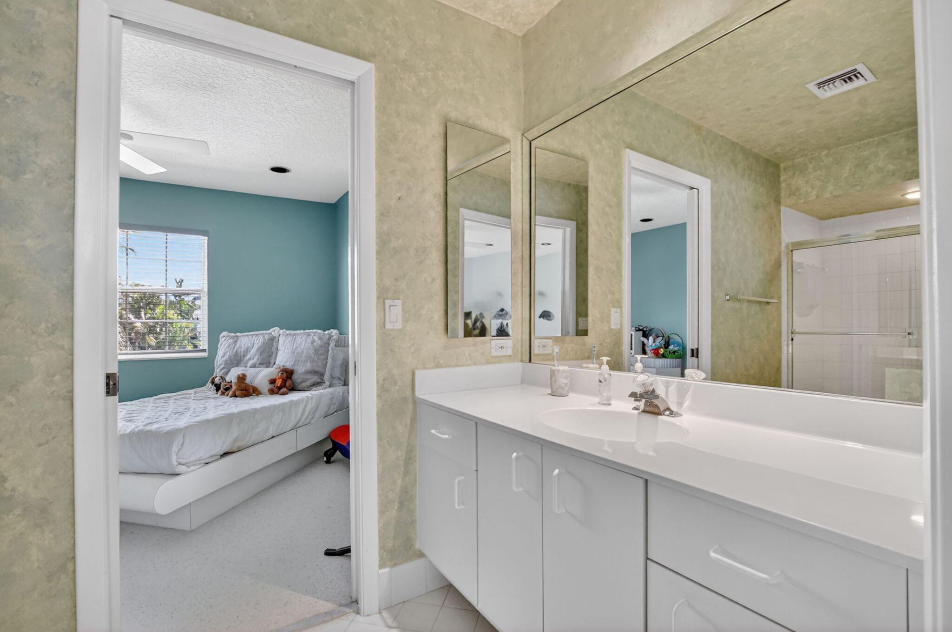 23429 Rakelle Circle, Boca Raton, FL 33433 Photo