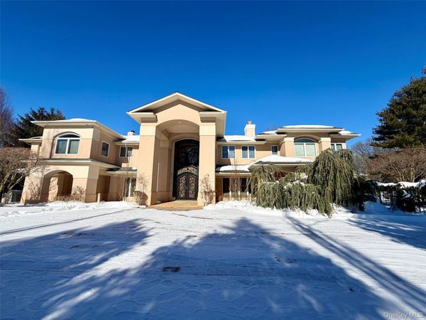 5 Glen Hill Court, Dix Hills, NY 11746