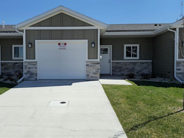 9207 W Ark Pl, Sioux Falls, SD 57106