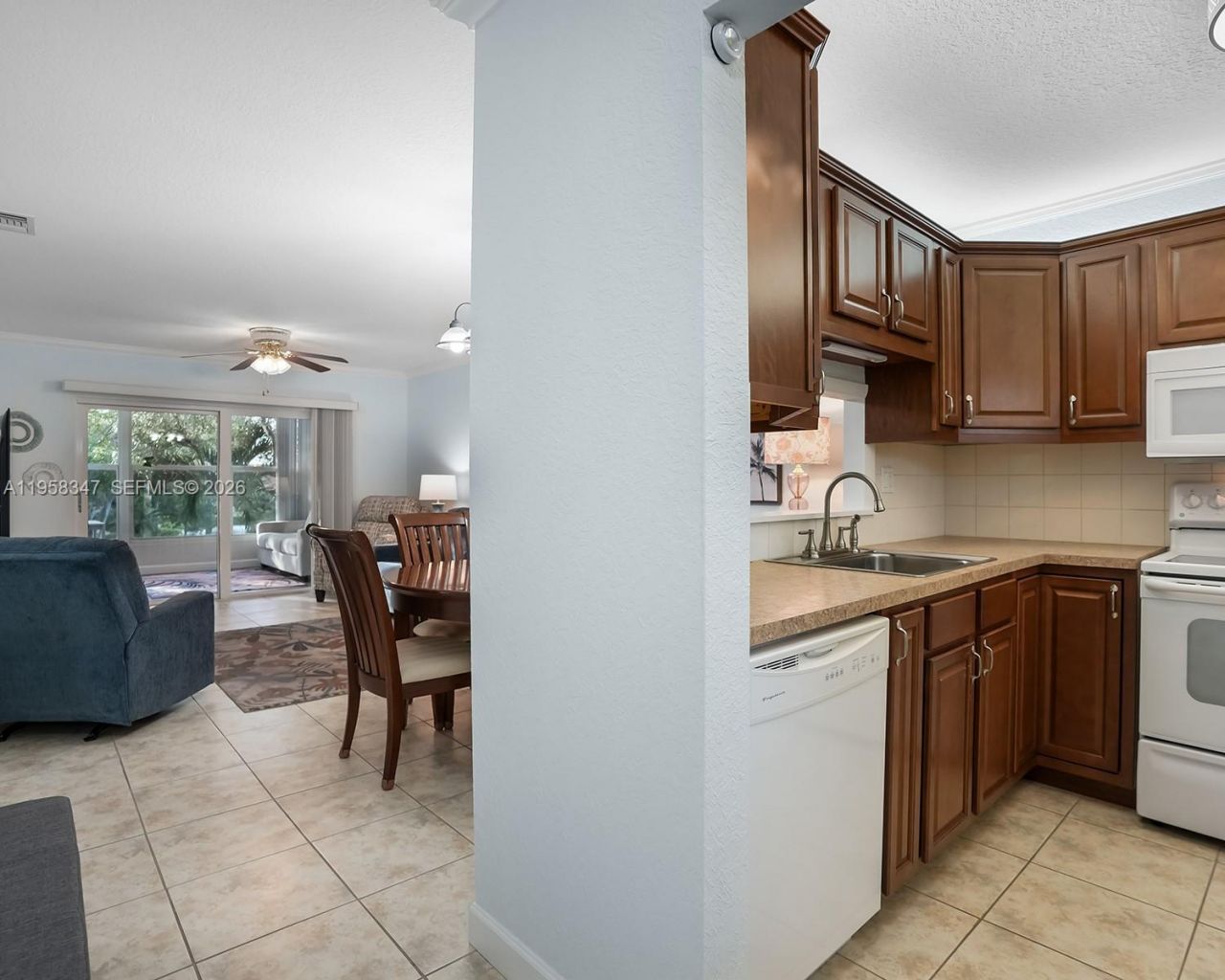 3531 NW 50th Ave , Unit 514, Lauderdale Lakes, FL 33319 Photo