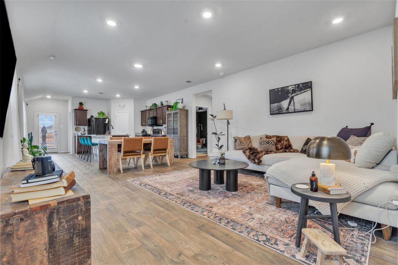 204 Calgary Ln, San Marcos, TX 78666 Main Photo