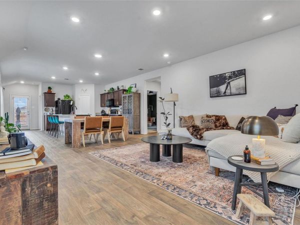 204 Calgary LN, San Marcos, TX 78666