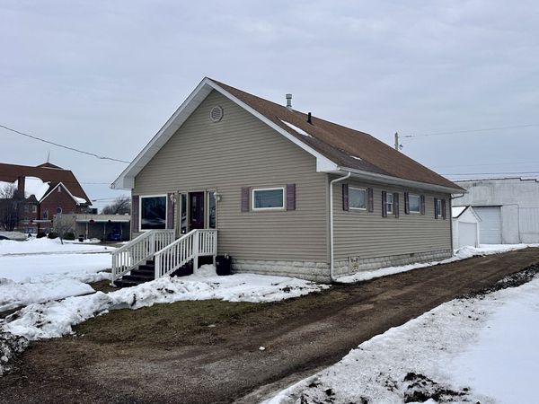 504 W Poplar Street, West Frankfort, IL 62896