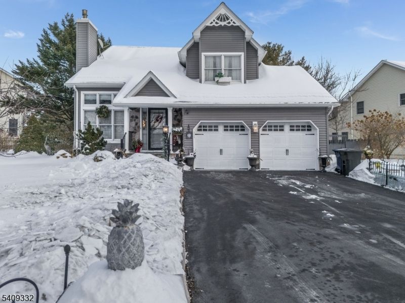 7 Rachel Ct, Clinton, NJ 08809 Main Photo