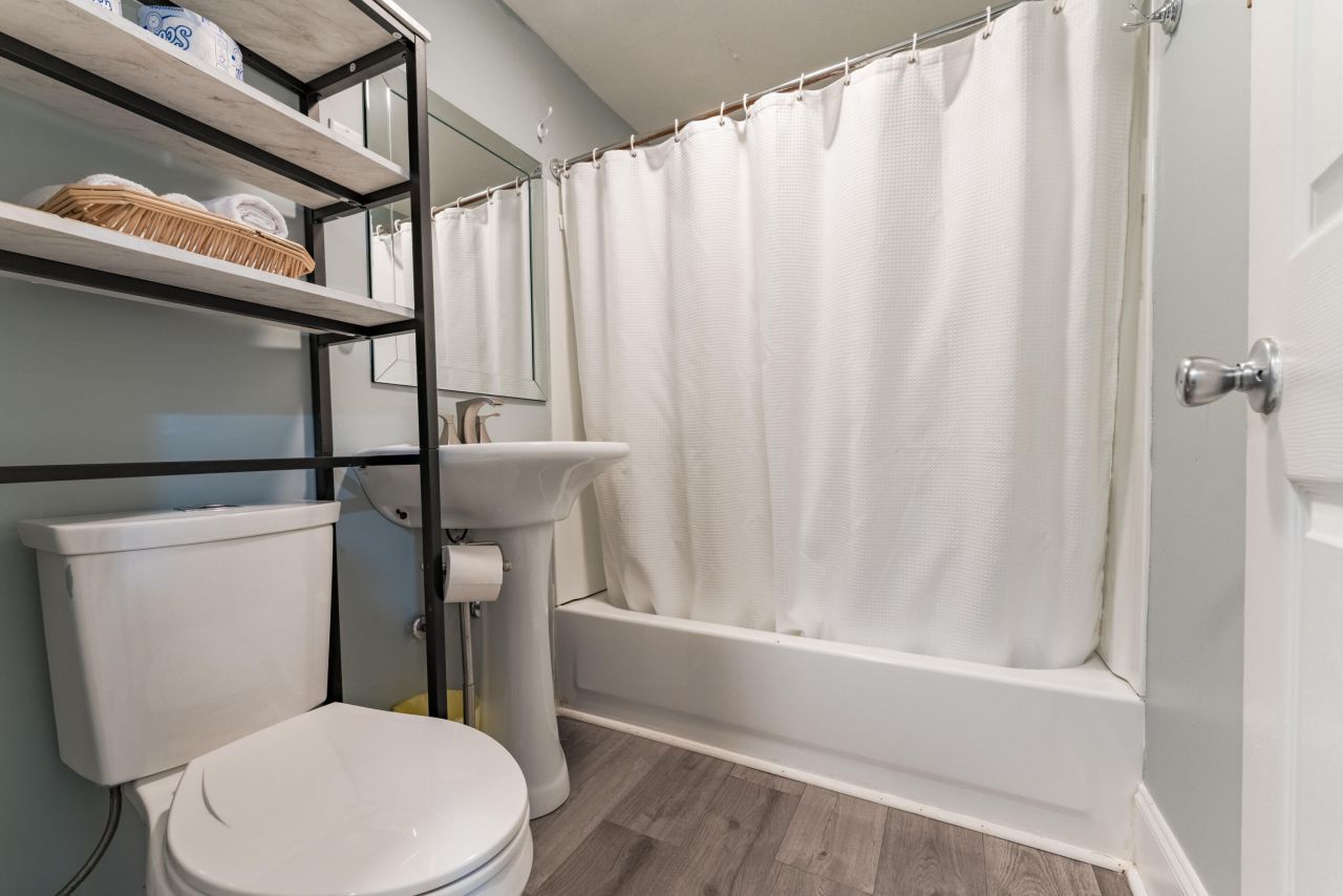 504 W Ashley Avenue Photo 17