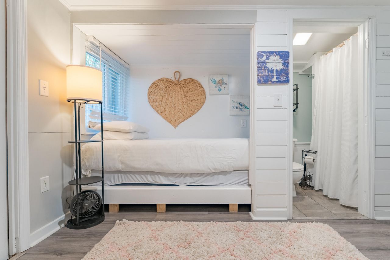 504 W Ashley Avenue Photo 22