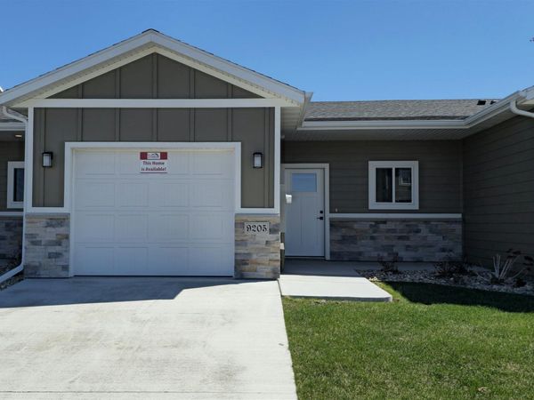 9205 W Ark Pl, Sioux Falls, SD 57106