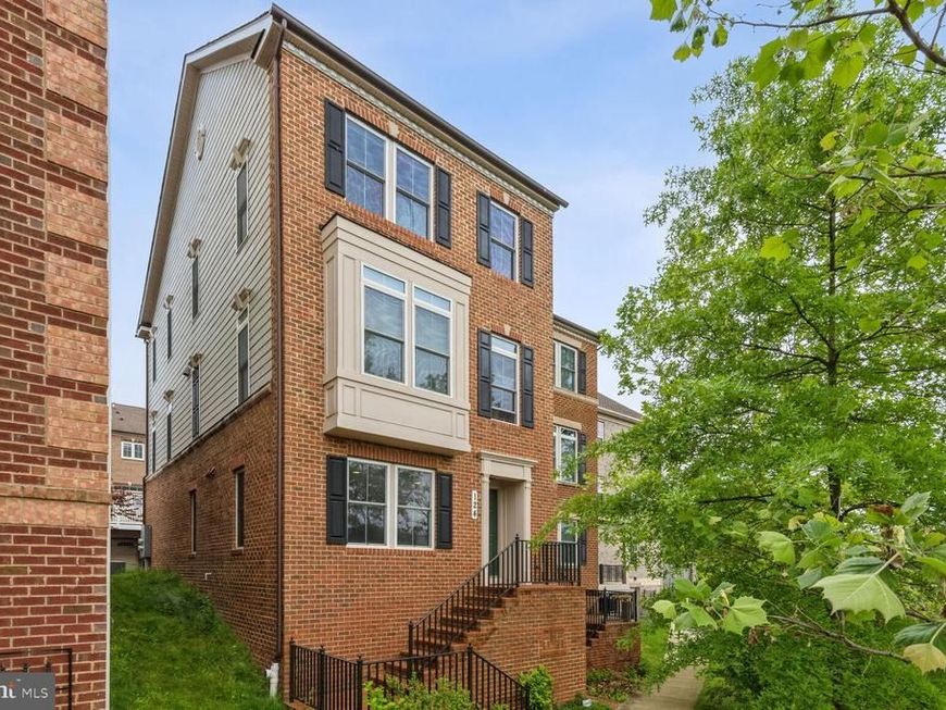 124 Liriope Place, Gaithersburg, MD 20878 Main Photo