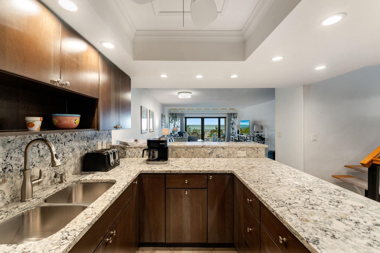 1133 W Ocean Drive, Unit 10, Key Colony, FL 33051 Photo