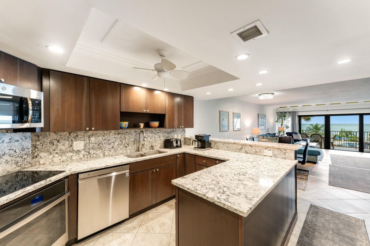 1133 W Ocean Drive, Unit 10, Key Colony, FL 33051 Photo