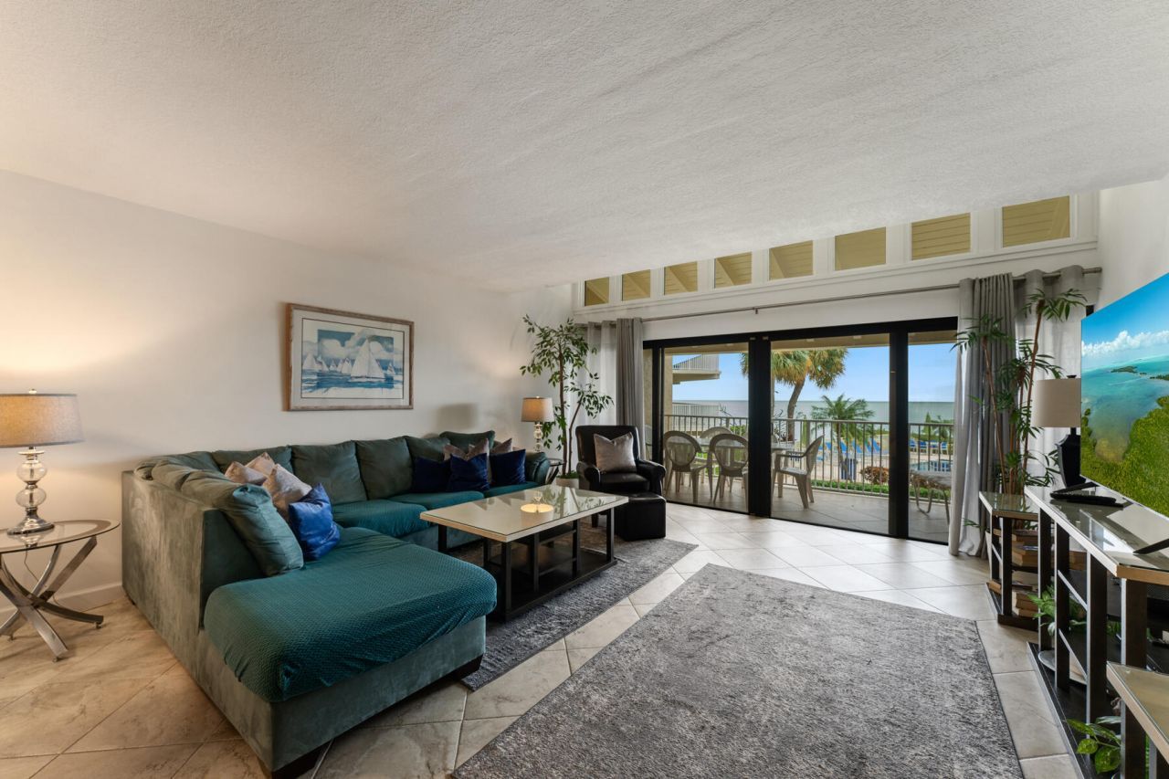 1133 W Ocean Drive, Unit 10, Key Colony, FL 33051 Photo