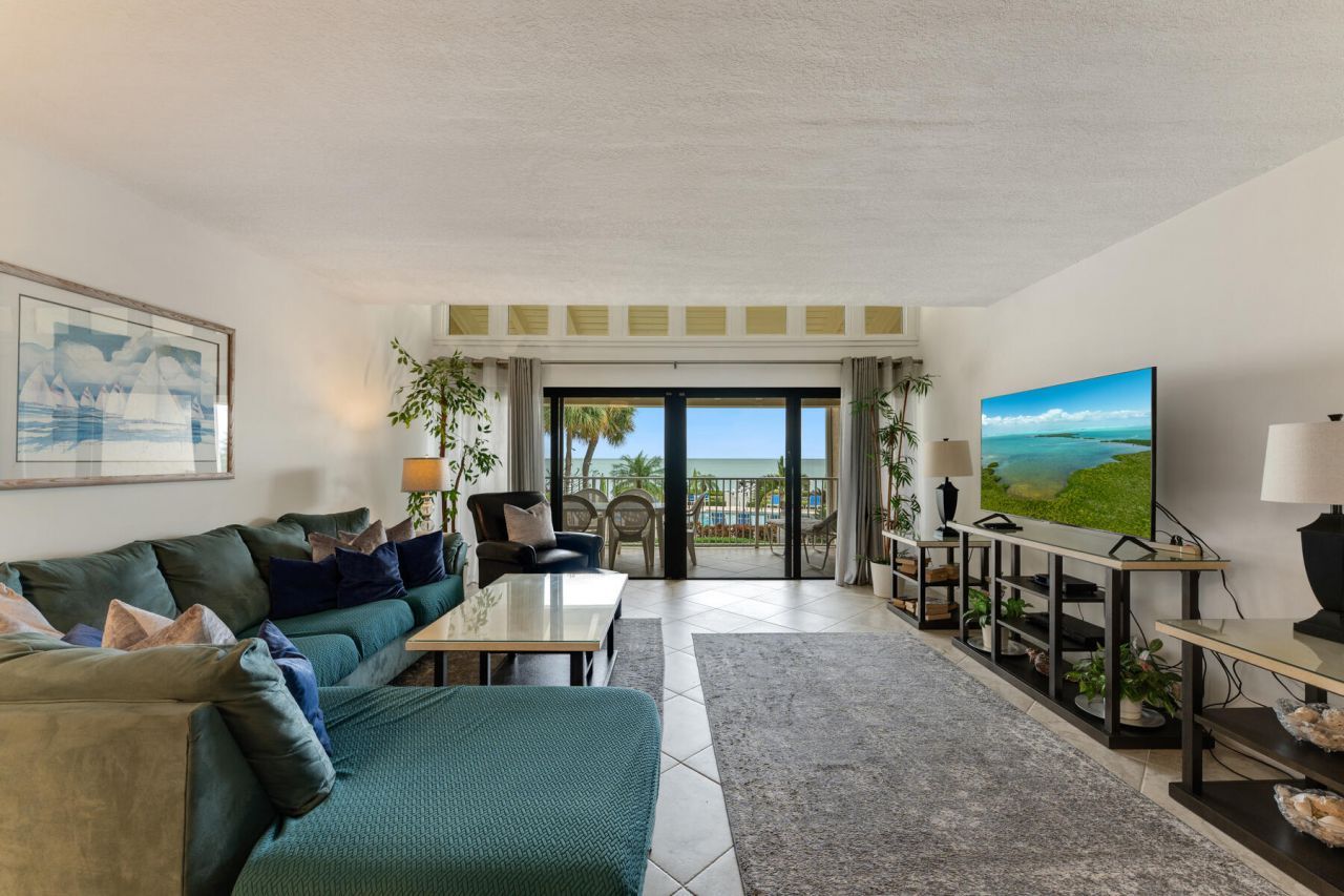 1133 W Ocean Drive, Unit 10, Key Colony, FL 33051 Photo