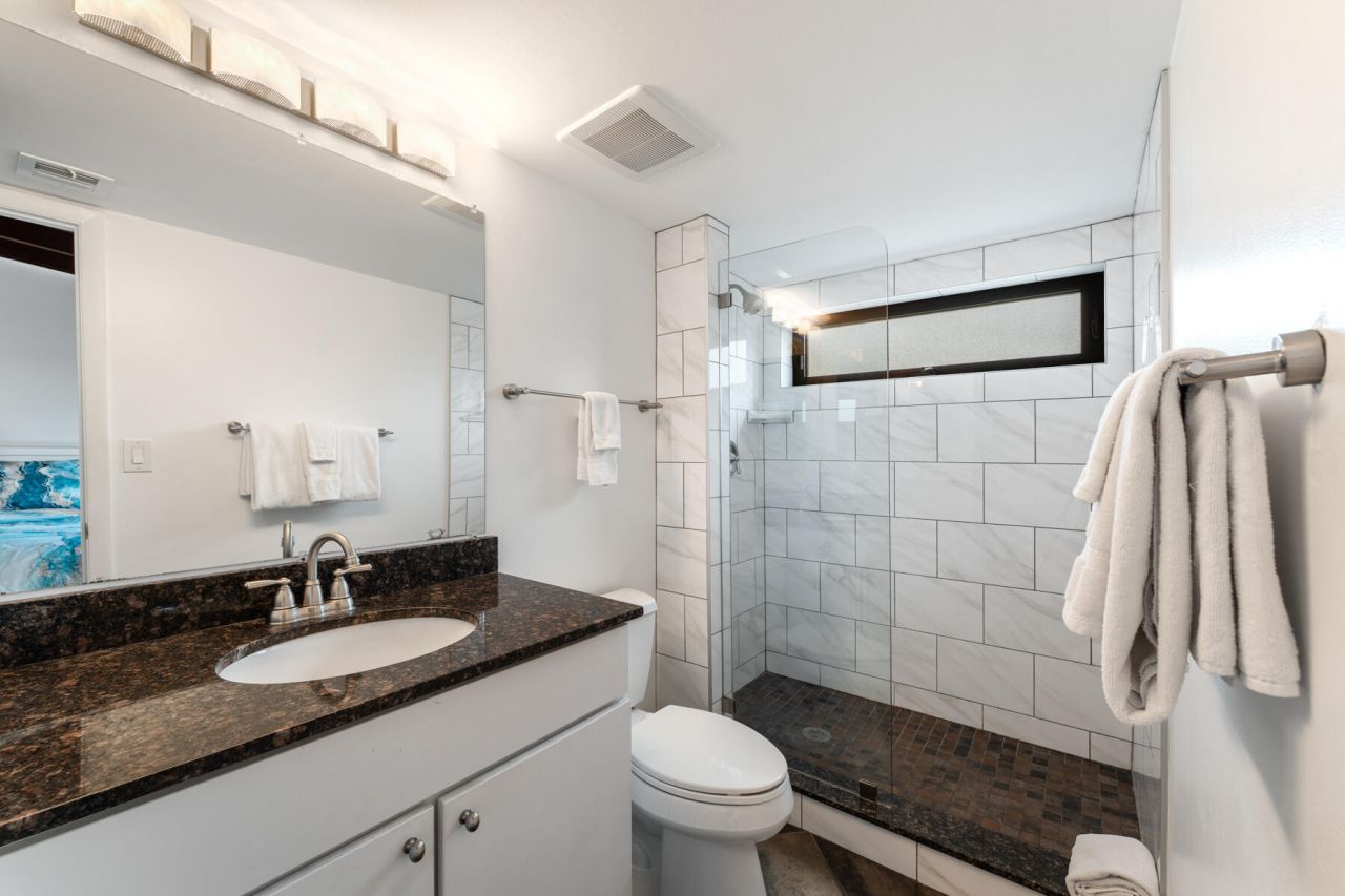 1133 W Ocean Drive, Unit 10, Key Colony, FL 33051 Photo