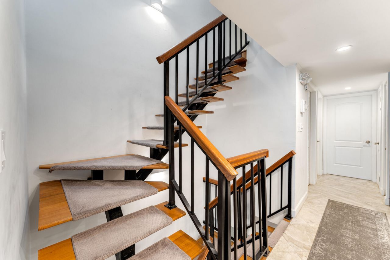 1133 W Ocean Drive, Unit 10, Key Colony, FL 33051 Photo