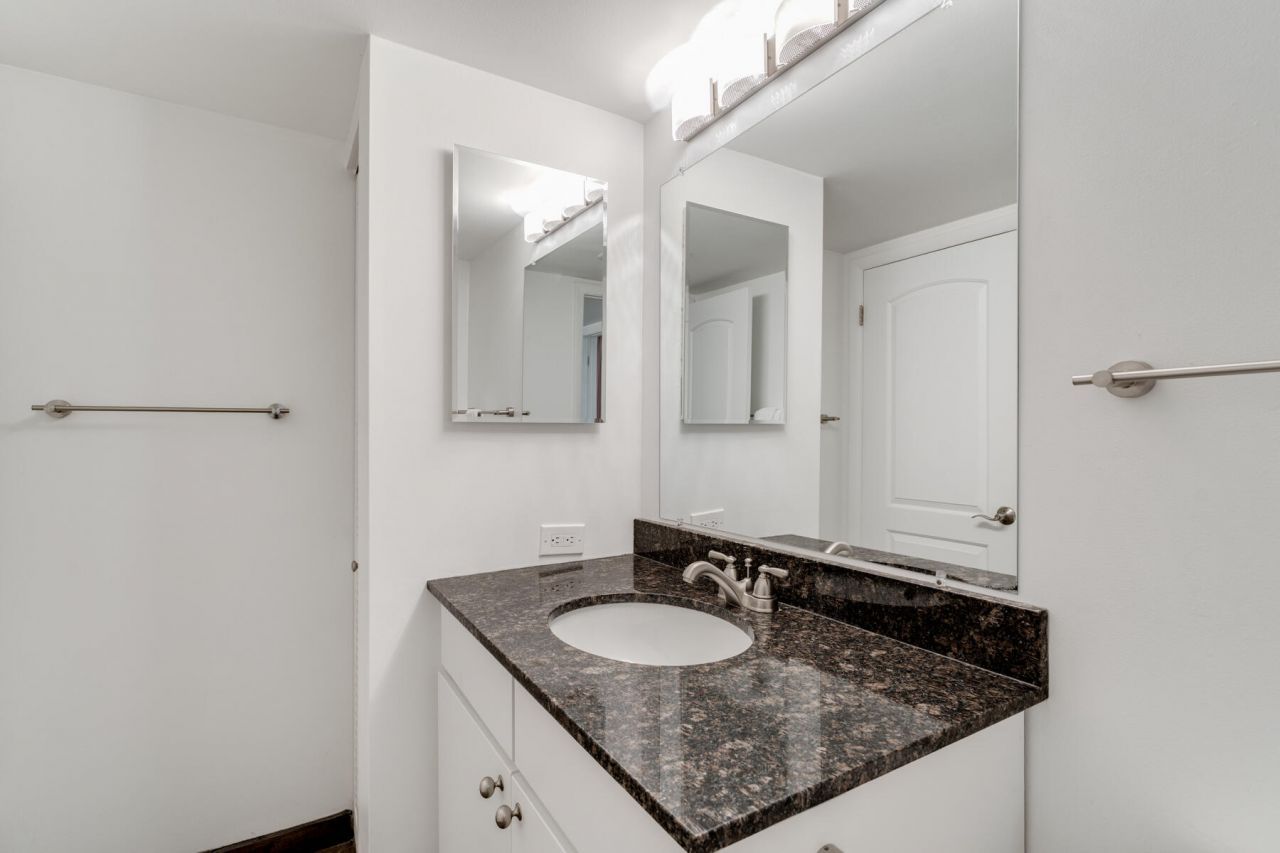 1133 W Ocean Drive, Unit 10, Key Colony, FL 33051 Photo