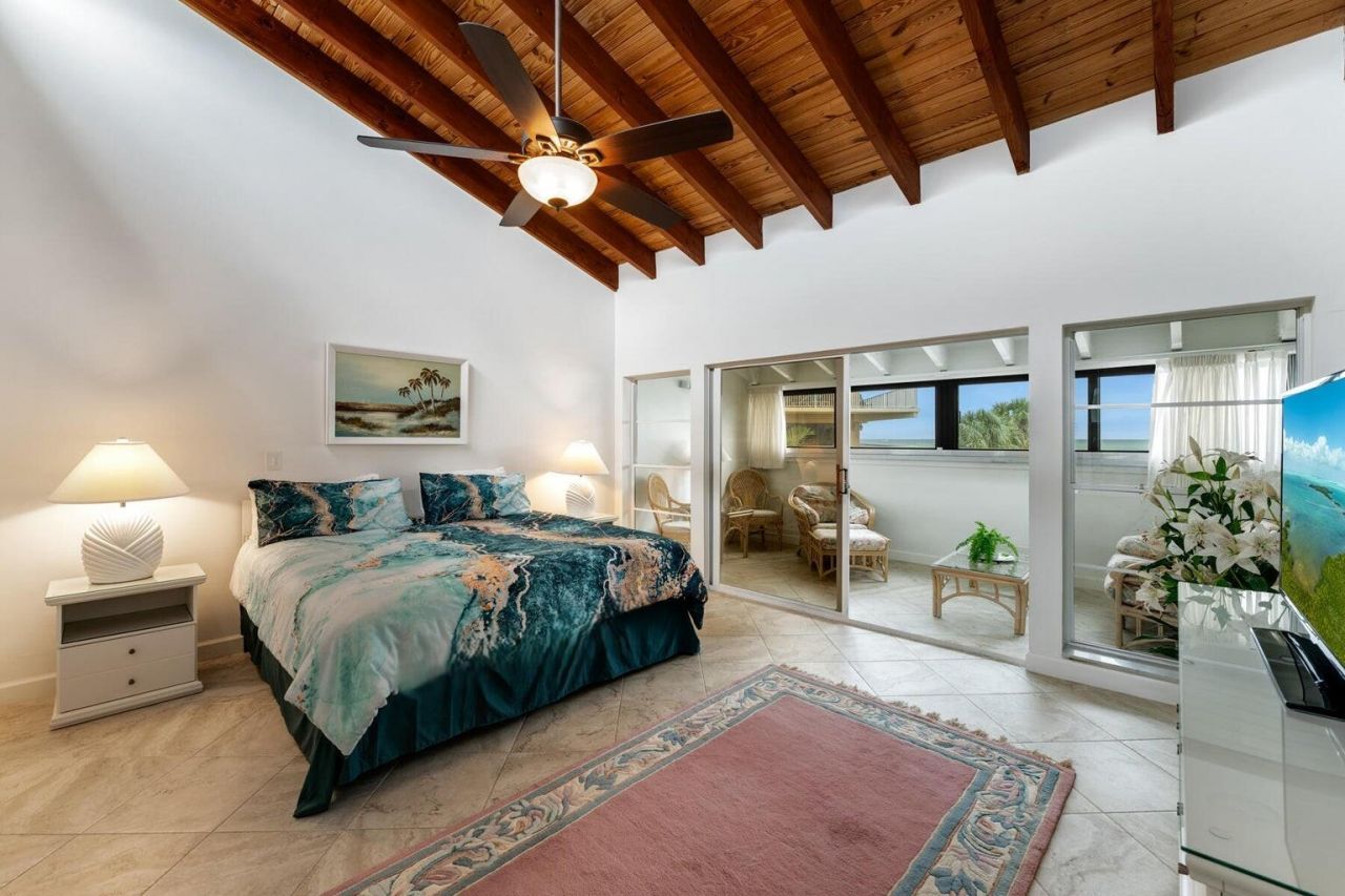 1133 W Ocean Drive, Unit 10, Key Colony, FL 33051 Photo