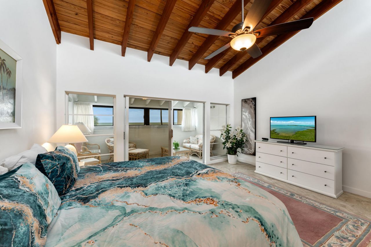 1133 W Ocean Drive, Unit 10, Key Colony, FL 33051 Photo