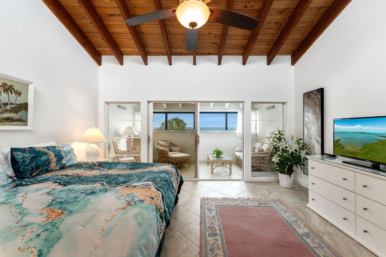 1133 W Ocean Drive, Unit 10, Key Colony, FL 33051 Photo