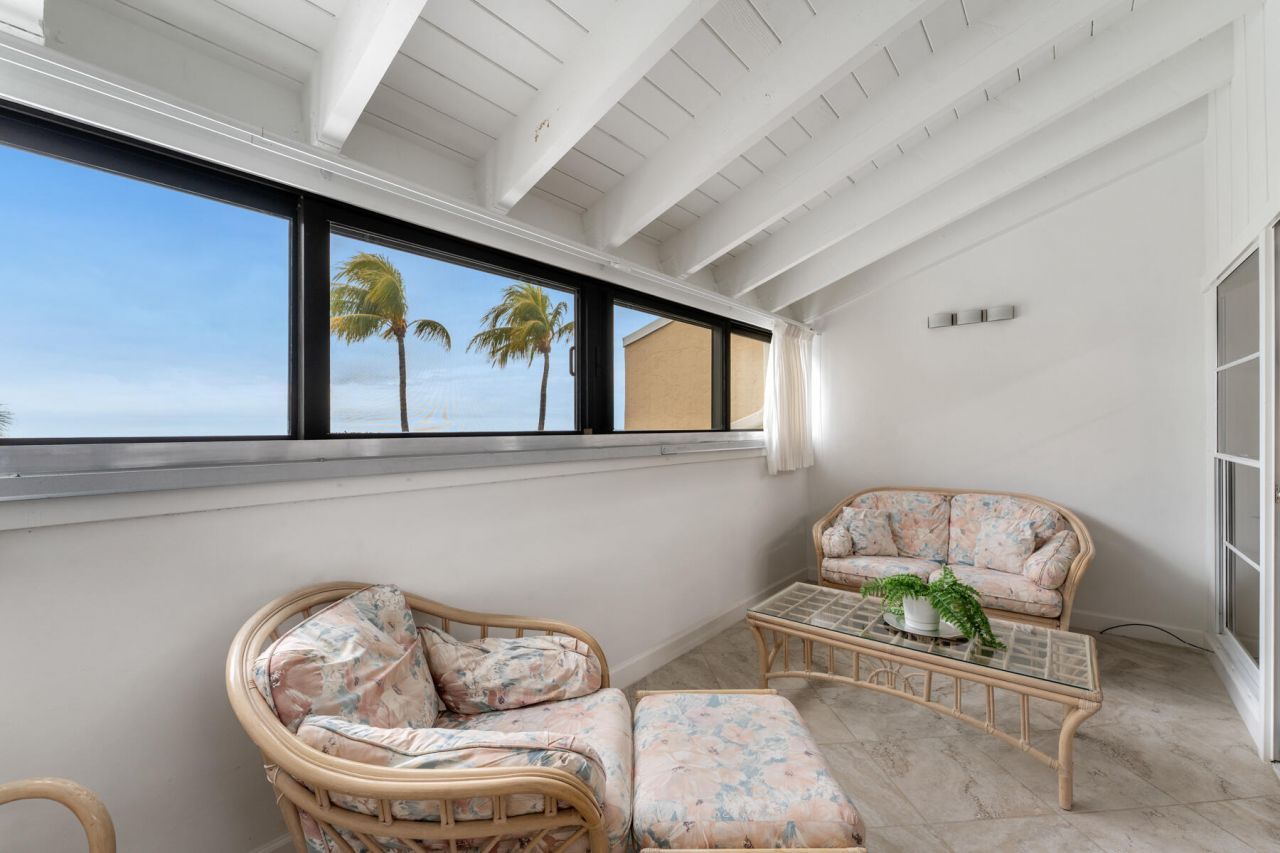 1133 W Ocean Drive, Unit 10, Key Colony, FL 33051 Photo