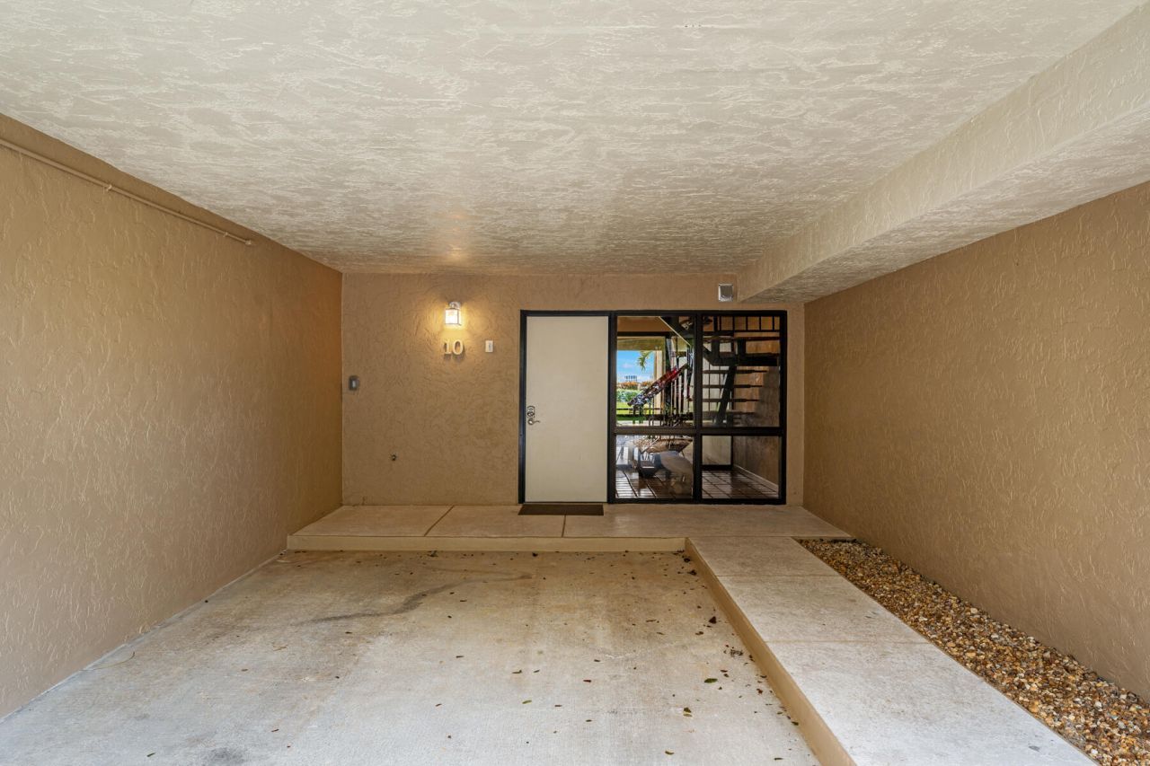 1133 W Ocean Drive, Unit 10, Key Colony, FL 33051 Photo