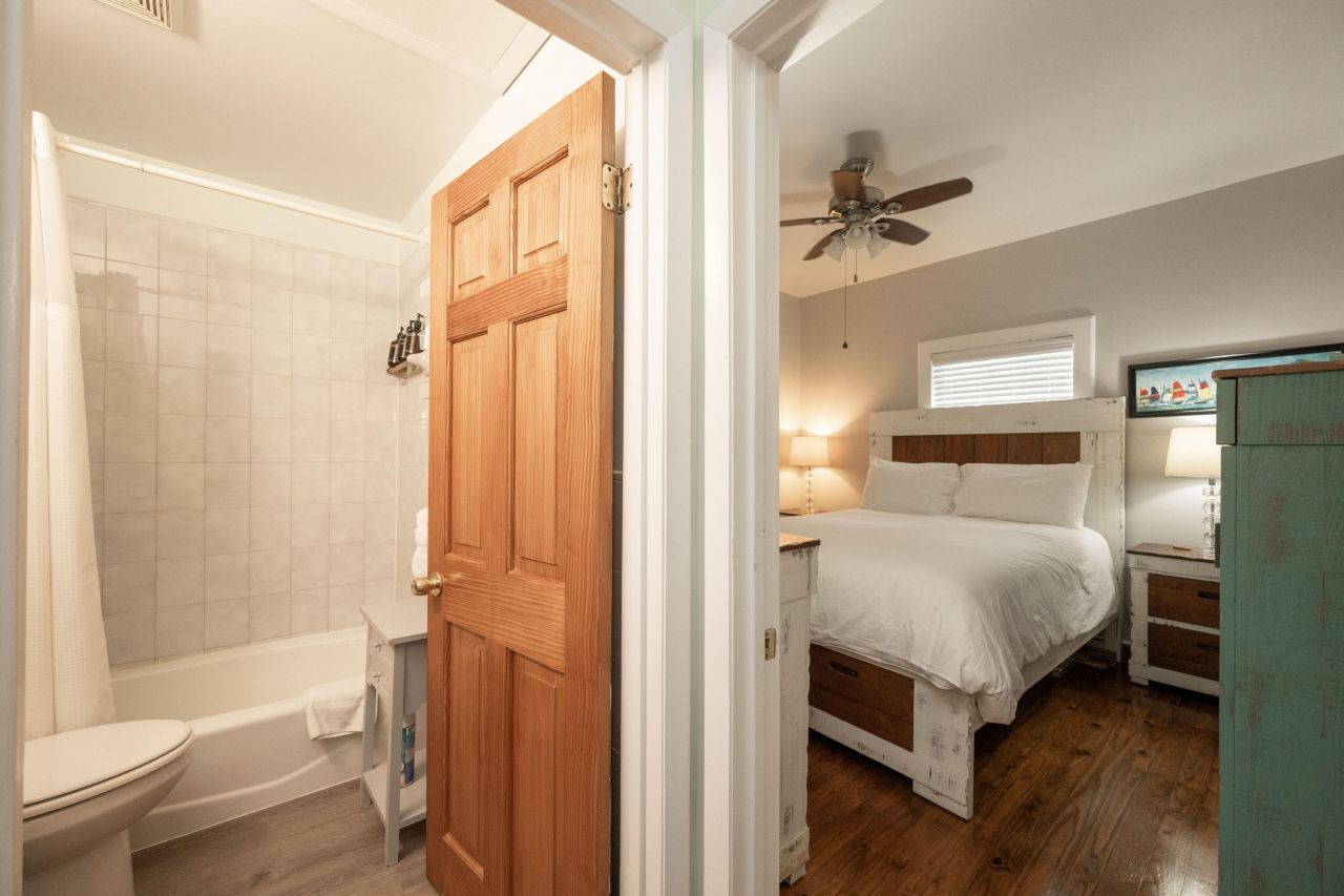 906 Truman Avenue, Unit 2, Key West, FL 33040 Photo