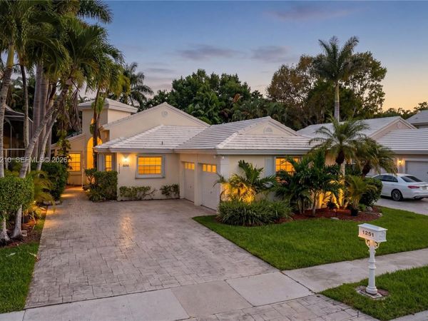 1251 E Wilshire Cir E, Pembroke Pines, FL 33027