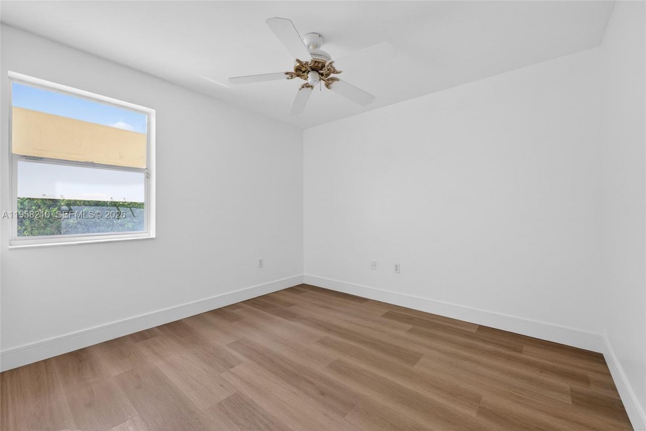 1251 E Wilshire Cir E, Pembroke Pines, FL 33027 Photo