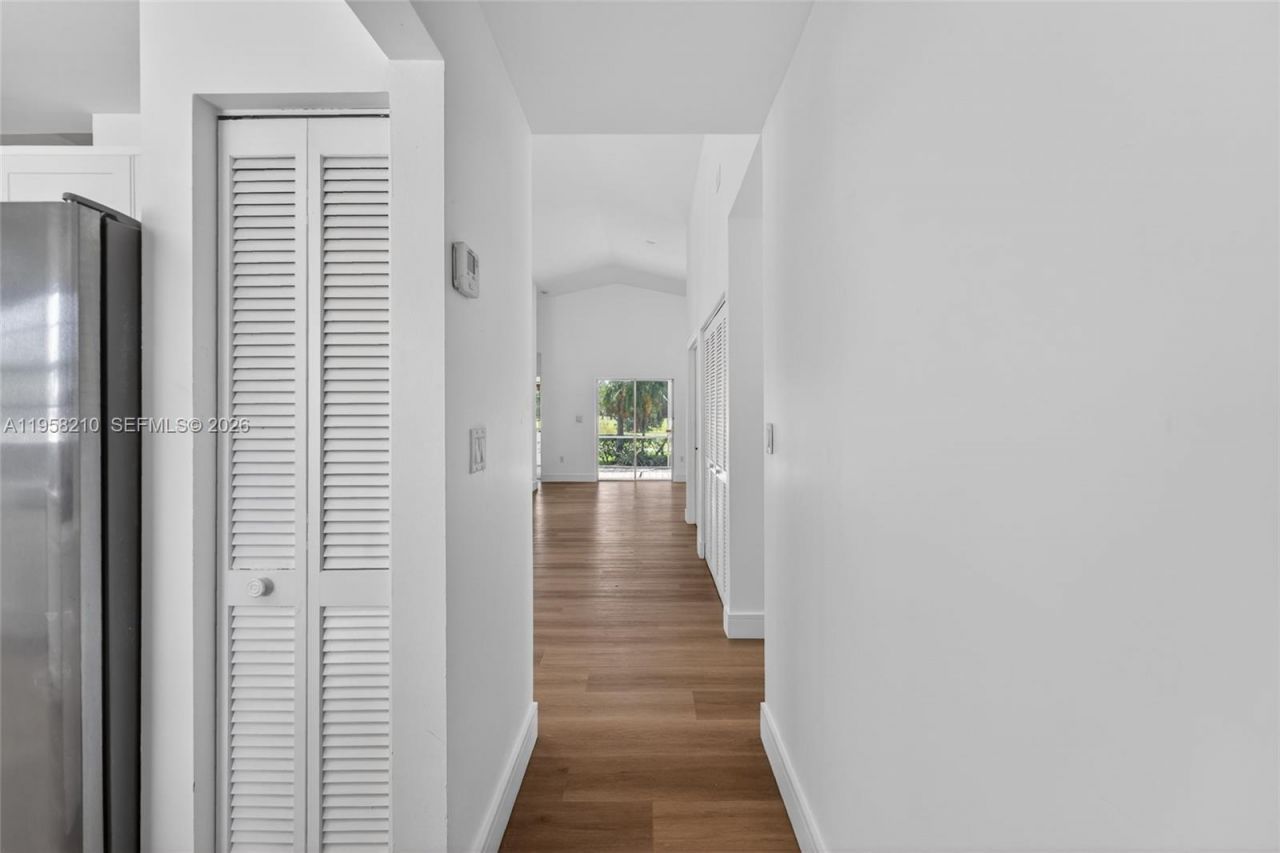 1251 E Wilshire Cir E, Pembroke Pines, FL 33027 Photo